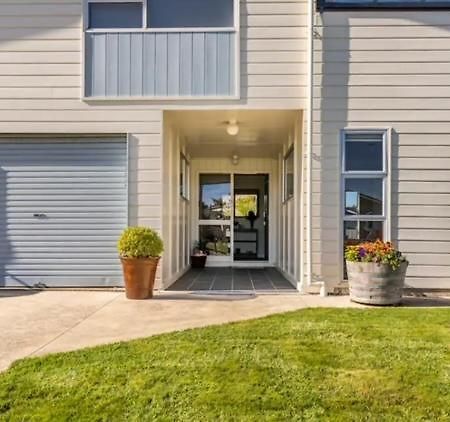 Whitby Pvt Room Pauatahanui Exterior photo